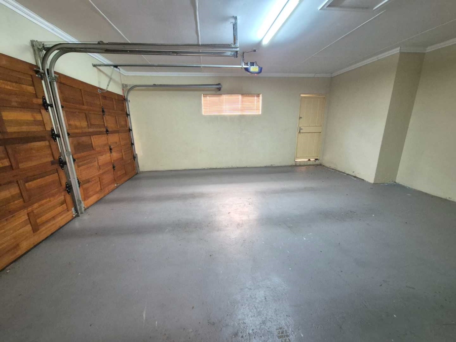 4 Bedroom Property for Sale in Heuwelsig Free State